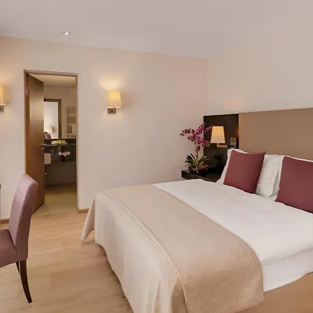 Hotel Morosani Schweizerhof 4*