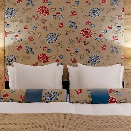 Morosani Schweizerhof Hotel 4*