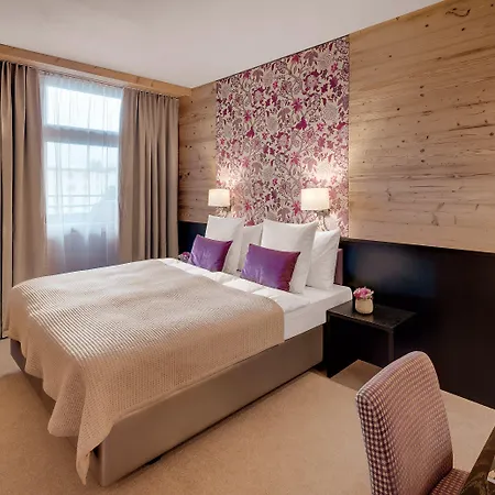 Morosani Schweizerhof Hotel 4*