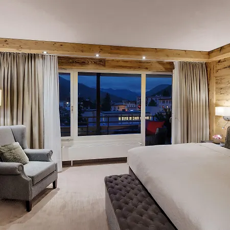 Hotel Morosani Schweizerhof 4*