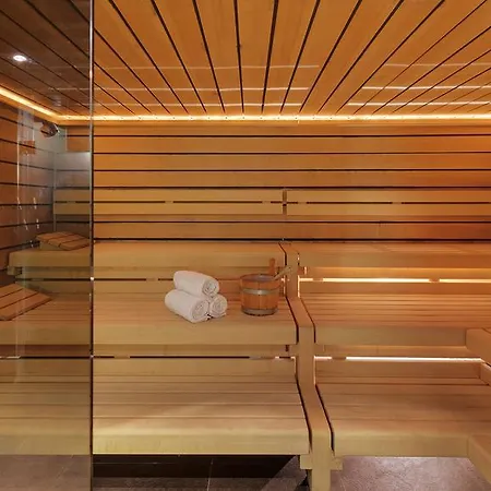 Hotel Morosani Schweizerhof 4*