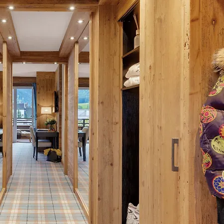 Hotel Morosani Schweizerhof 4*