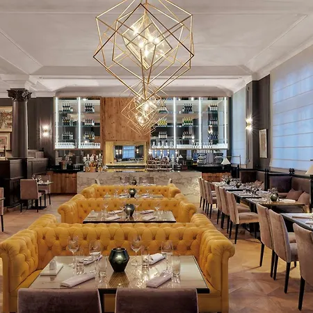 Hotel Morosani Schweizerhof 4*