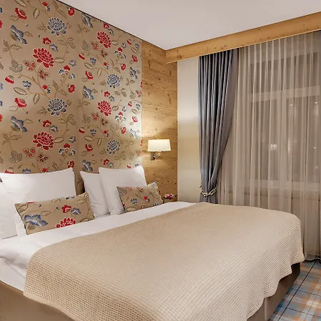 Hotel Morosani Schweizerhof 4*