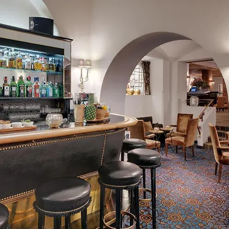 Hotel Morosani Schweizerhof 4*
