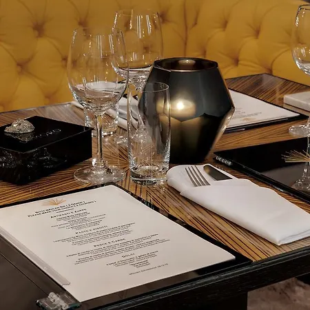 Morosani Schweizerhof Otel 4*